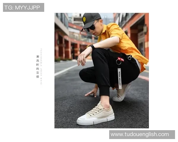 足球球星紧身衣搭配男鞋潮流解析 展现运动风与时尚感完美结合 足球球星紧身衣搭配男鞋潮流解析 展现运动风与时尚感完美结合