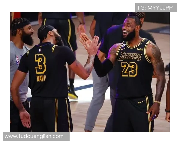 熊出没足球球星震撼登场 向全球球迷展示惊人球技与团队协作精神 熊出没足球球星震撼登场 向全球球迷展示惊人球技与团队协作精神